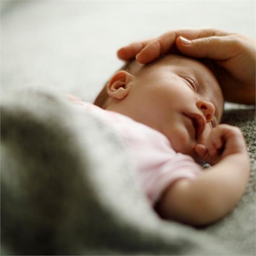 reflusso gastroesofageo nei neonati: cosa c'è da sapere